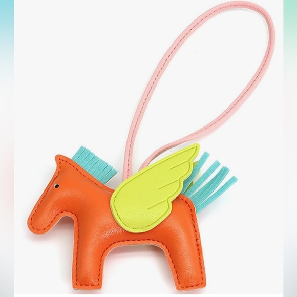 Pegasus pony horse in orange for your bag accessory designer look celeb style - Picture 1 of 1